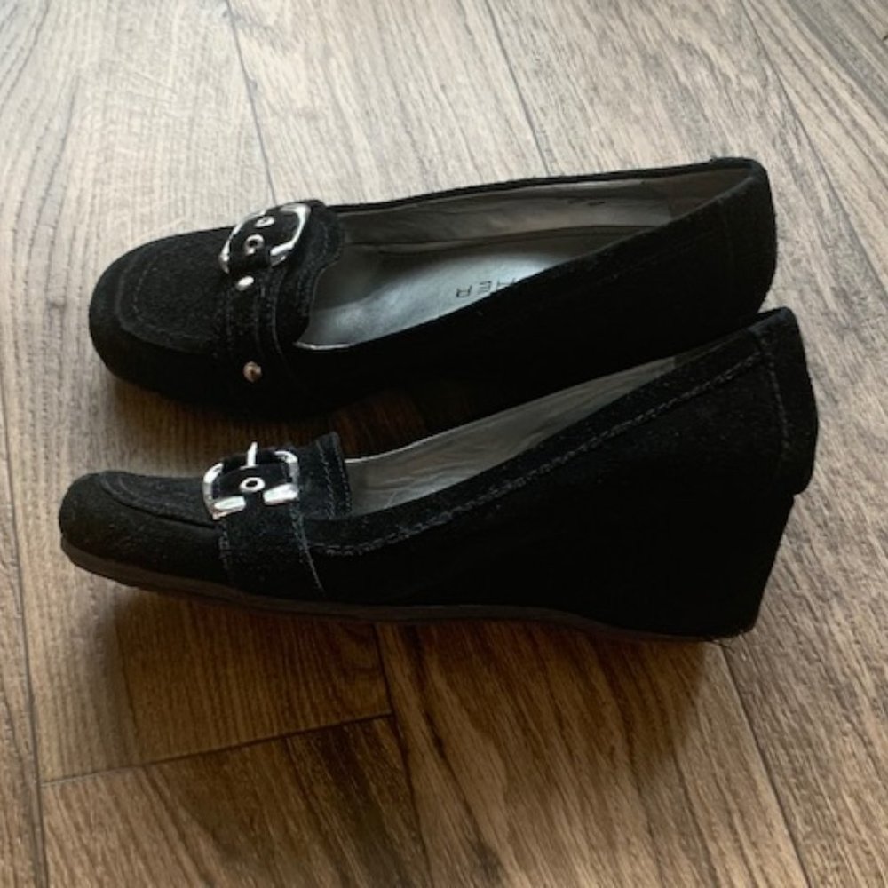 Marc Fisher Black Low Heel Wedge, Size 6.5 - Picture 5 of 8